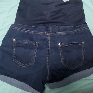 Maternity shorts
